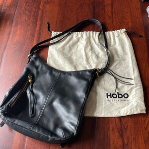 Hobo Merrin black pebbled leather